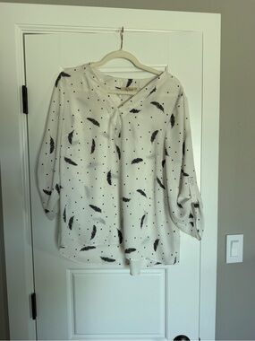Women’s Cream Feather-Print V-Neck Blouse